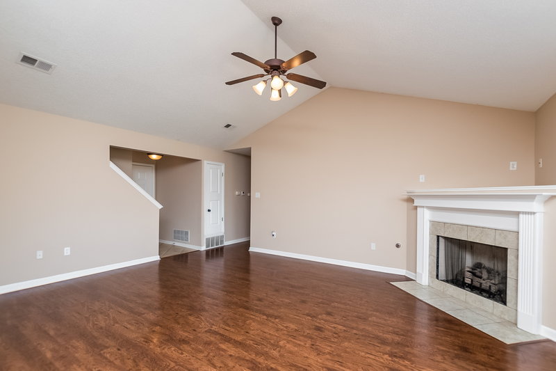 1,985/Mo, 1848 Roy Dr Southaven, MS 38671 Living Room View 2