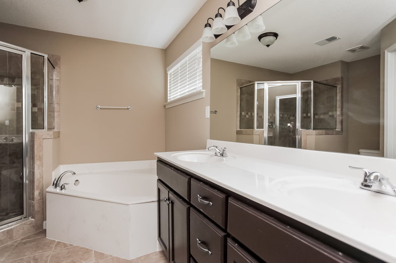 2,030/Mo, 7868 Ridgedale Dr Olive Branch, MS 38654 Master Bathroom View