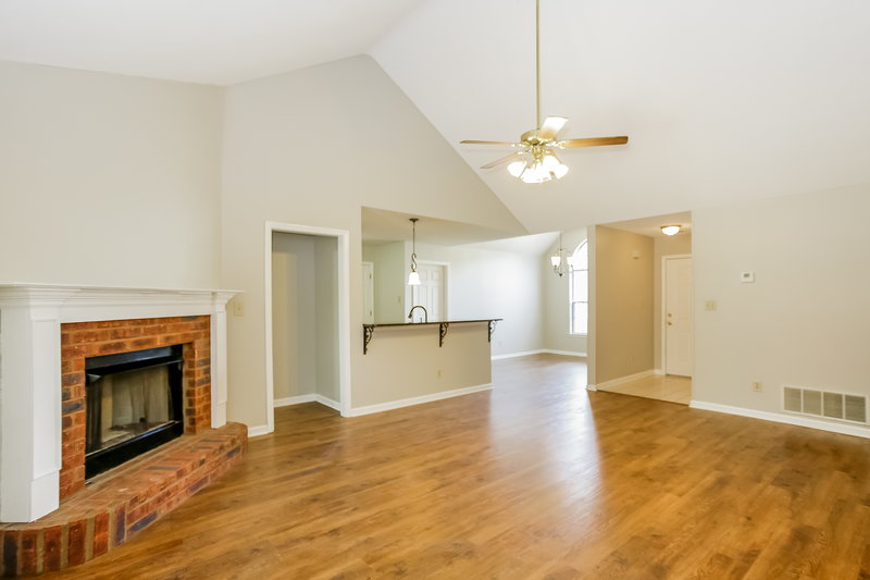 3,500/Mo, 2815 S Cherry Dr Southaven, MS 38672 Living Room View