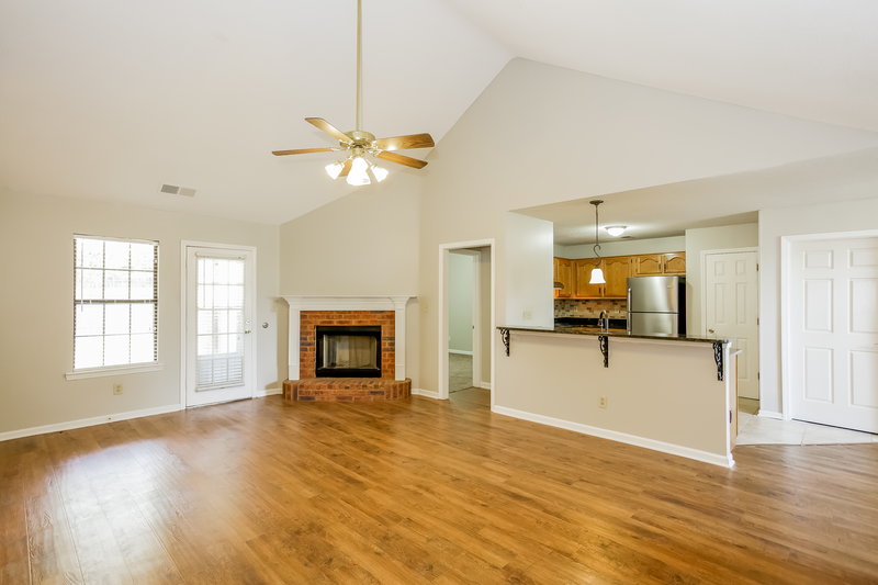3,500/Mo, 2815 S Cherry Dr Southaven, MS 38672 Living Room View 2