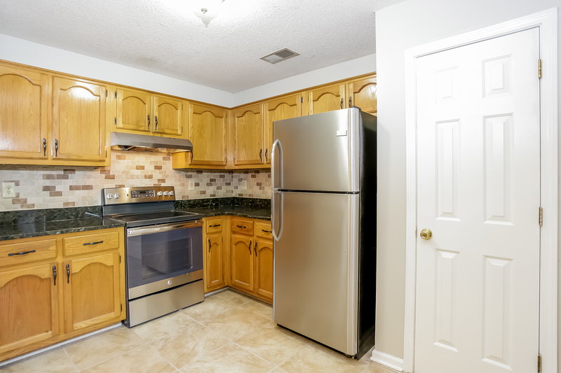 3,500/Mo, 2815 S Cherry Dr Southaven, MS 38672 Kitchen View