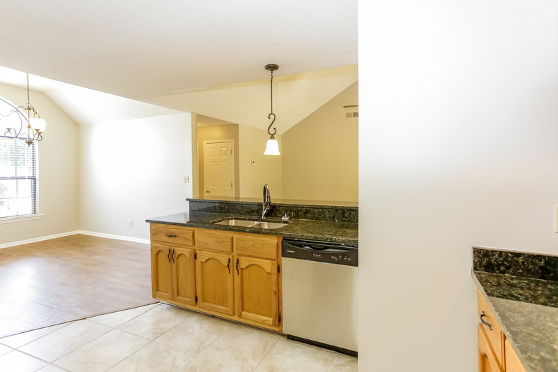 3,500/Mo, 2815 S Cherry Dr Southaven, MS 38672 Kitchen View 2