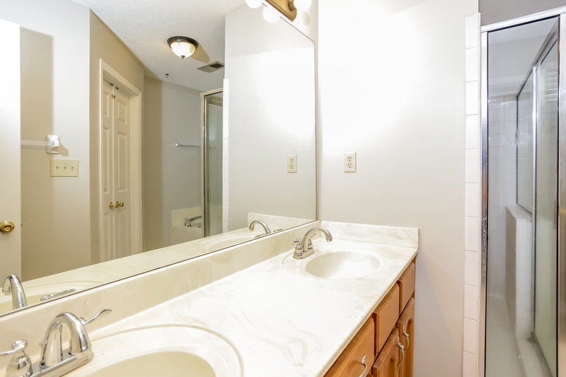 3,500/Mo, 2815 S Cherry Dr Southaven, MS 38672 Bathroom View 2