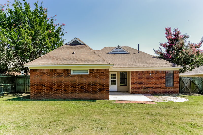 3,500/Mo, 2815 S Cherry Dr Southaven, MS 38672 Rear Entrance View