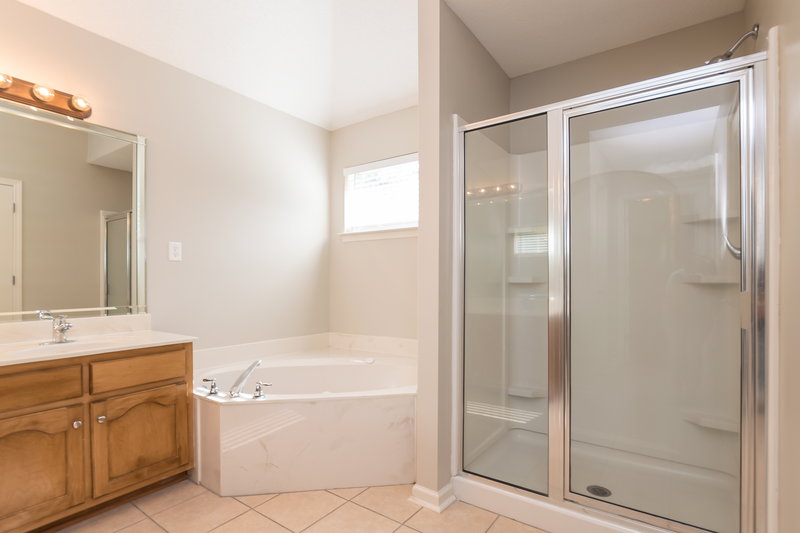 1,995/Mo, 9909 Southern Oak Way Olive Branch, MS 38654 Master Bathroom View