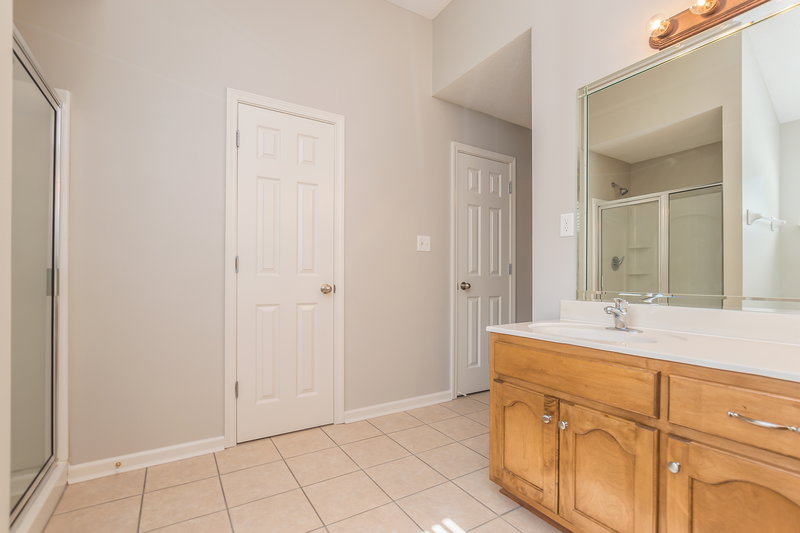 1,995/Mo, 9909 Southern Oak Way Olive Branch, MS 38654 Master Bathroom View 3