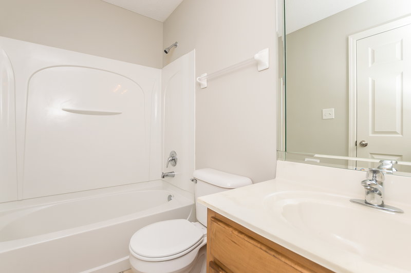 1,995/Mo, 9909 Southern Oak Way Olive Branch, MS 38654 Bathroom View