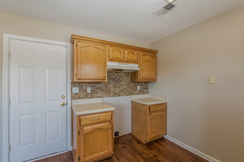 1,545/Mo, 7908 Milestone Dr Southaven, MS 38671 Kitchen View 2