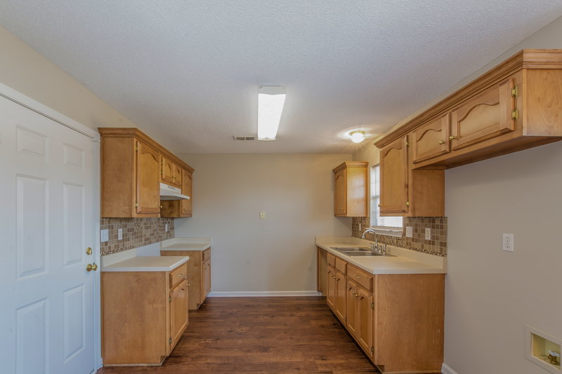 1,545/Mo, 7908 Milestone Dr Southaven, MS 38671 Kitchen View 3
