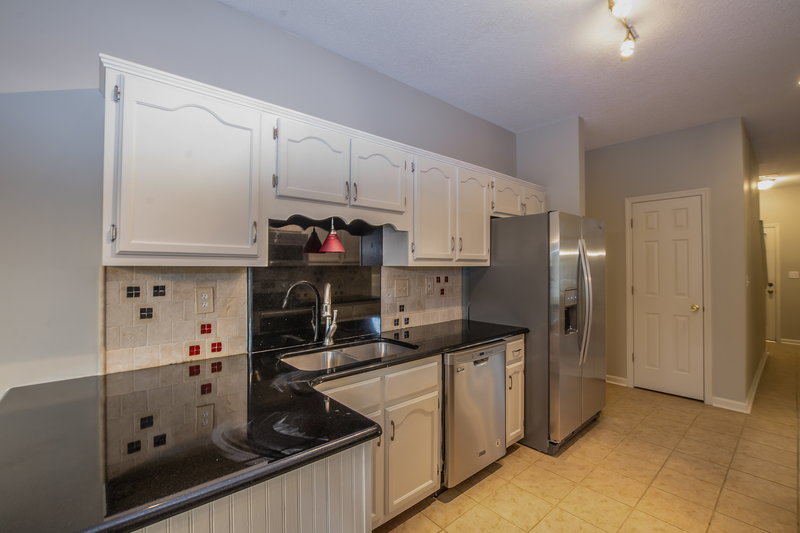 2,305/Mo, 8595 Bell Ridge Dr Olive Branch, MS 38654 Kitchen View 2