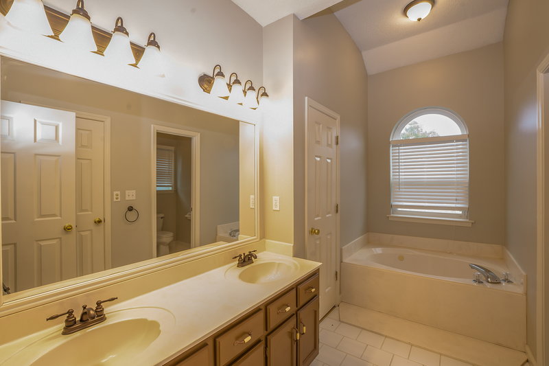 2,305/Mo, 8595 Bell Ridge Dr Olive Branch, MS 38654 Bathroom View 3