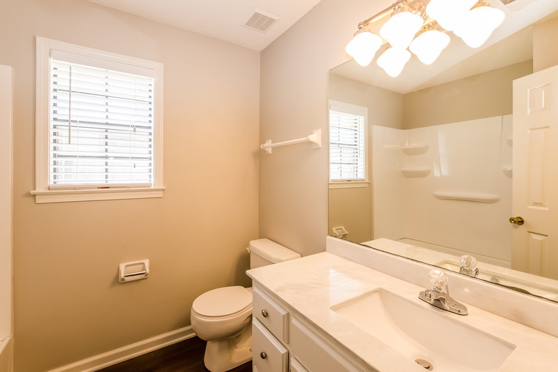 1,940/Mo, 6760 Diana Dr Olive Branch, MS 38654 Bathroom View