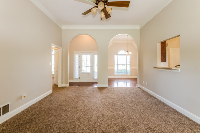 1,940/Mo, 2691 Miner Cv Southaven, MS 38672 Living Room View 2
