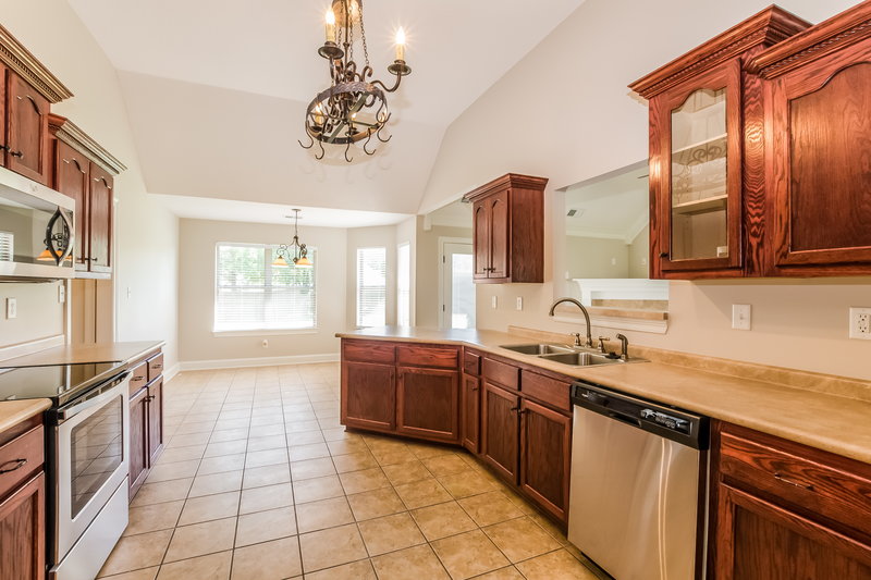 1,940/Mo, 2691 Miner Cv Southaven, MS 38672 Kitchen View 2