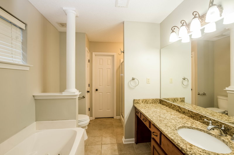 1,850/Mo, 8481 Regal Bend Dr Olive Branch, MS 38654 Master Bathroom View