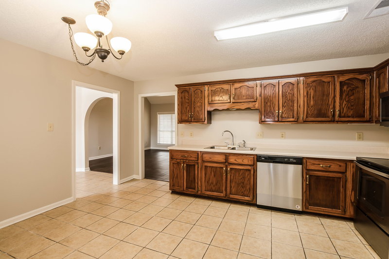 2,165/Mo, 1438 Clockshop Dr Hernando, MS 38632 Kitchen View