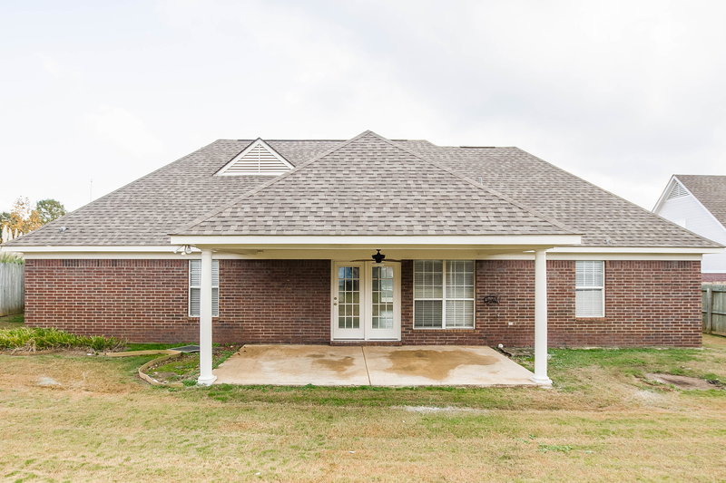 2,165/Mo, 1438 Clockshop Dr Hernando, MS 38632 Rear View