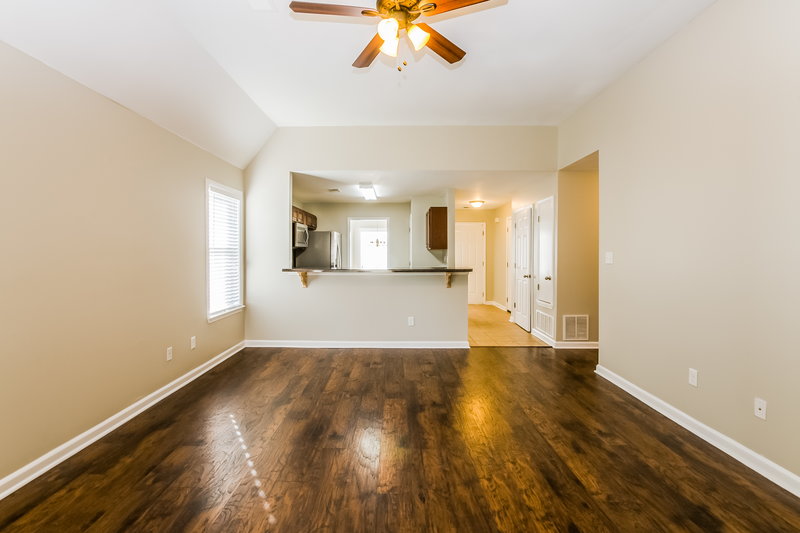 1,835/Mo, 5804 Lindsay Cv Southaven, MS 38671 Living Room View 2
