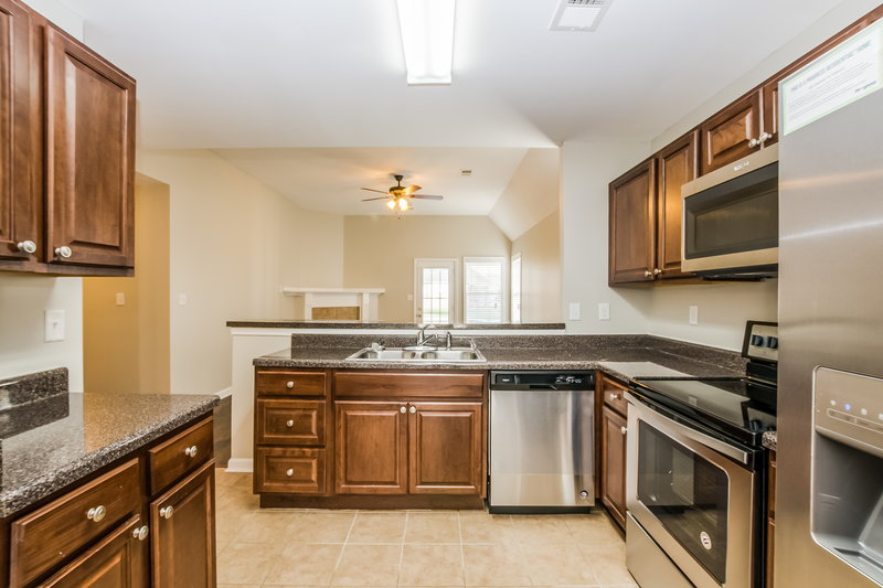 1,835/Mo, 5804 Lindsay Cv Southaven, MS 38671 Kitchen View