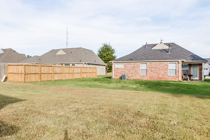 1,835/Mo, 5804 Lindsay Cv Southaven, MS 38671 Rear View