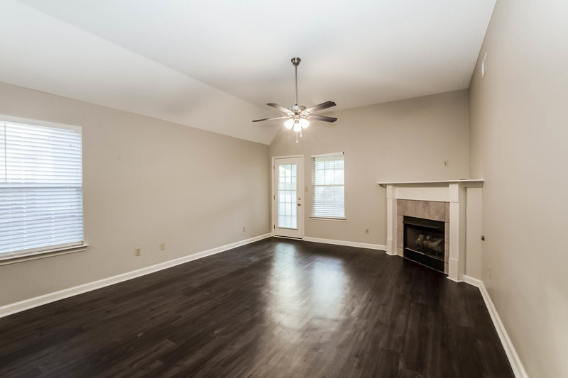 1,875/Mo, 8205 Regal Bend Dr Olive Branch, MS 38654 Living Room View