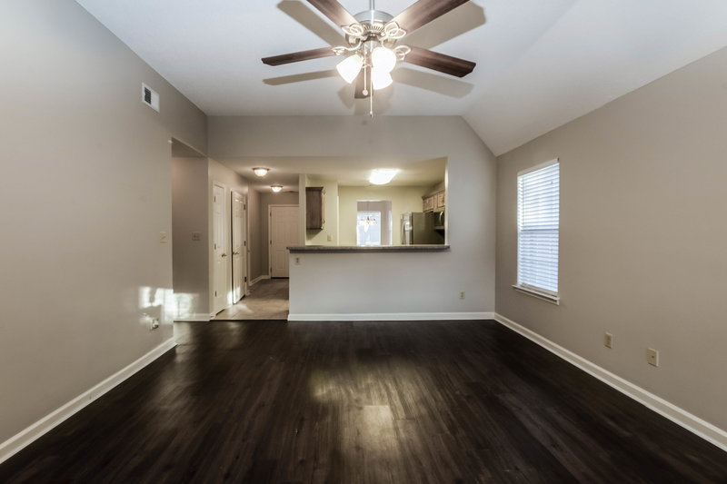 1,875/Mo, 8205 Regal Bend Dr Olive Branch, MS 38654 Living Room View 2