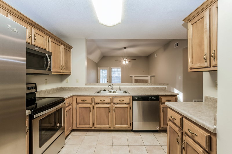 1,875/Mo, 8205 Regal Bend Dr Olive Branch, MS 38654 Kitchen View