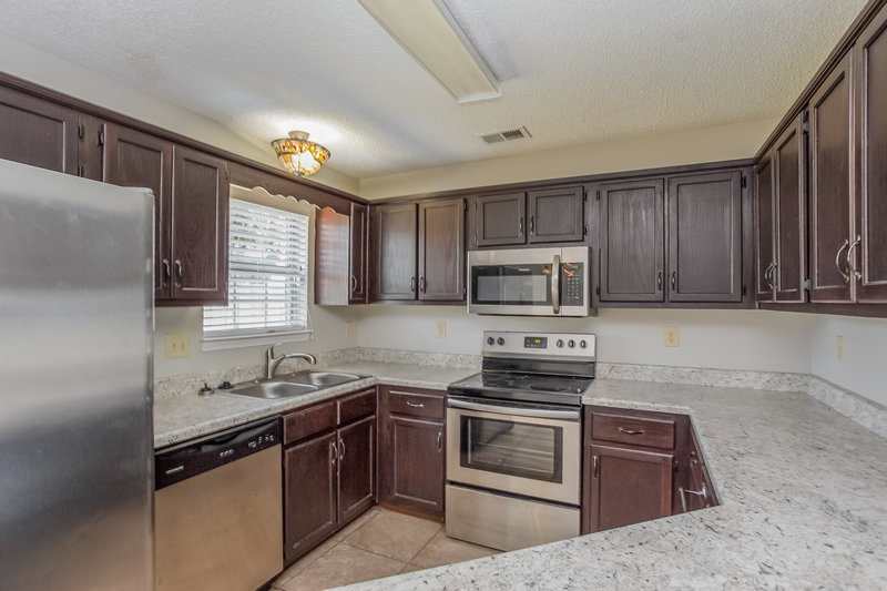 2,700/Mo, 1862 Towson Ln Horn Lake, MS 38637 Kitchen View