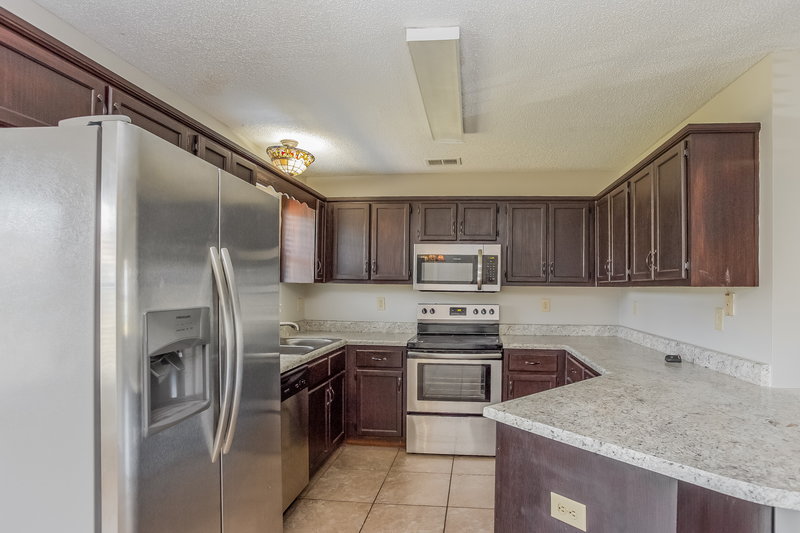 2,700/Mo, 1862 Towson Ln Horn Lake, MS 38637 Kitchen View 2