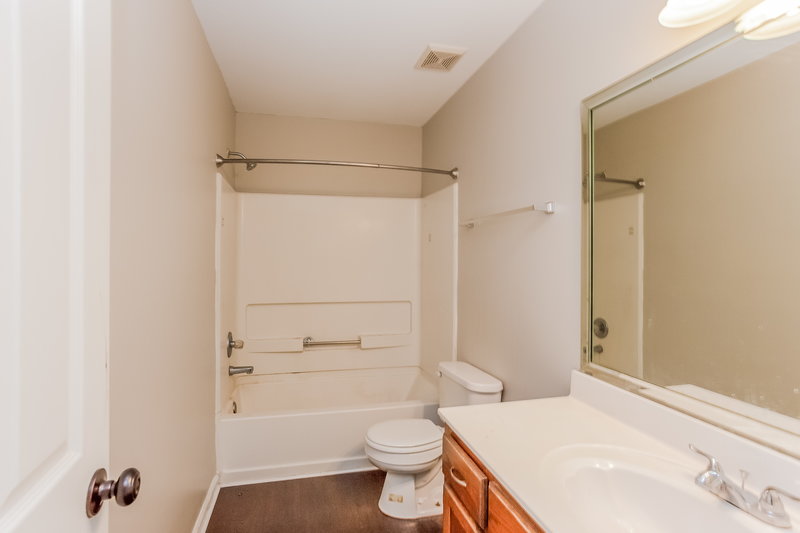2,700/Mo, 1862 Towson Ln Horn Lake, MS 38637 Bathroom View