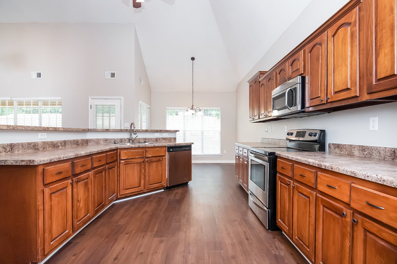 2,240/Mo, 5695 Kuykendall Dr Southaven, MS 38672 Kitchen View