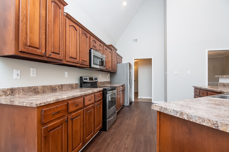 2,240/Mo, 5695 Kuykendall Dr Southaven, MS 38672 Kitchen View 2