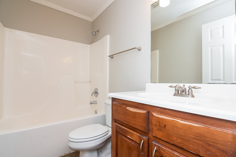 2,240/Mo, 5695 Kuykendall Dr Southaven, MS 38672 Bathroom View