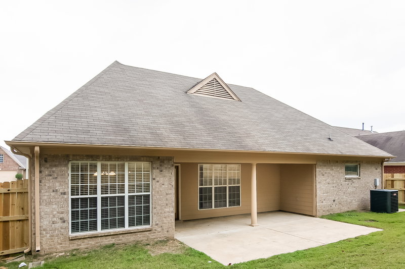 2,240/Mo, 5695 Kuykendall Dr Southaven, MS 38672 Rear View