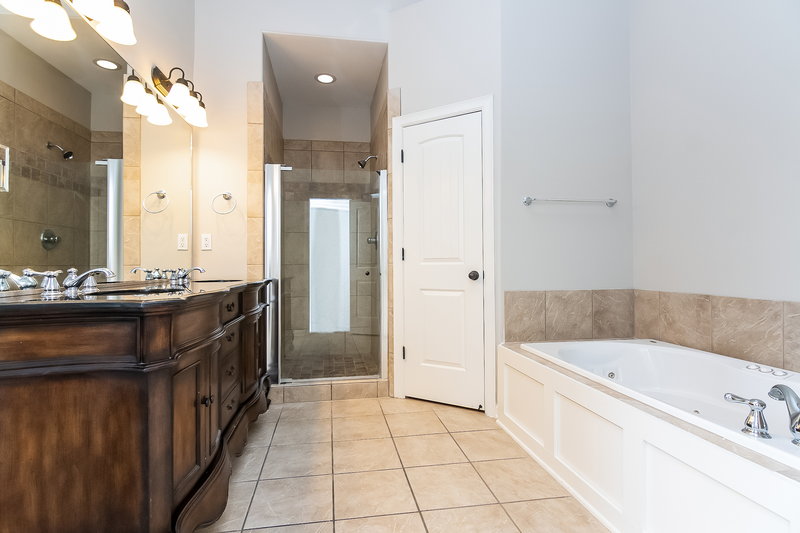 2,095/Mo, 8853 Bishop Lane Olive Branch, MS 38654 Master Bathroom View