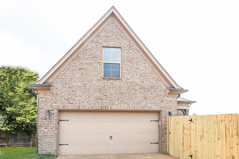 2,095/Mo, 8853 Bishop Lane Olive Branch, MS 38654 Garage View