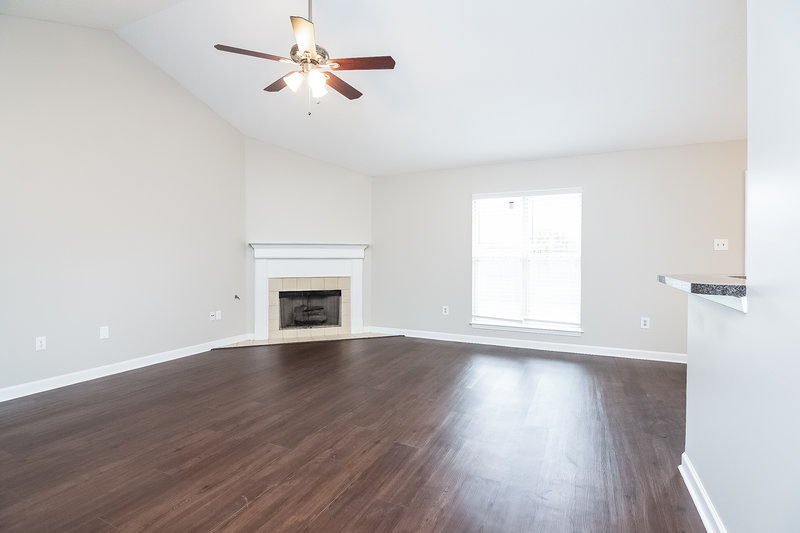 2,340/Mo, 7202 Brenwood Drive Horn Lake, MS 38637 Living Room View 2