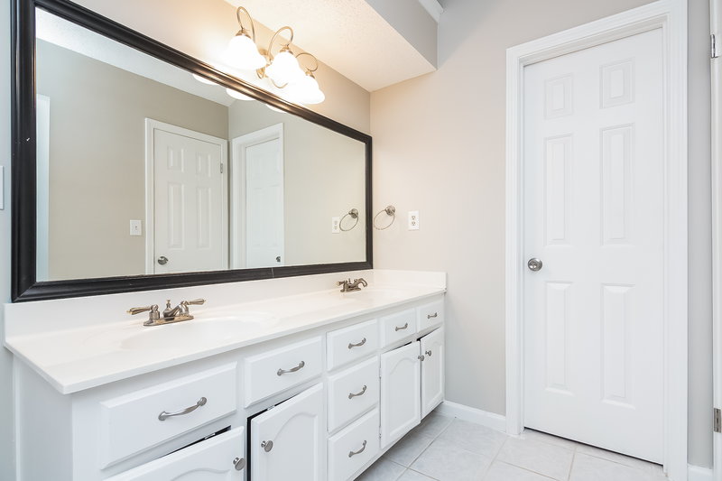 2,340/Mo, 7202 Brenwood Drive Horn Lake, MS 38637 Master Bathroom View