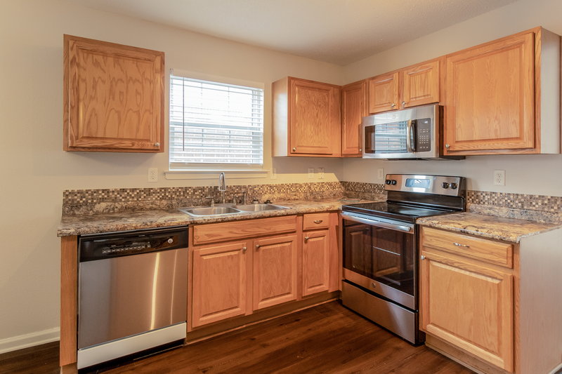 2,155/Mo, 7338 Green Ash Dr Olive Branch, MS 38654 Kitchen View 2