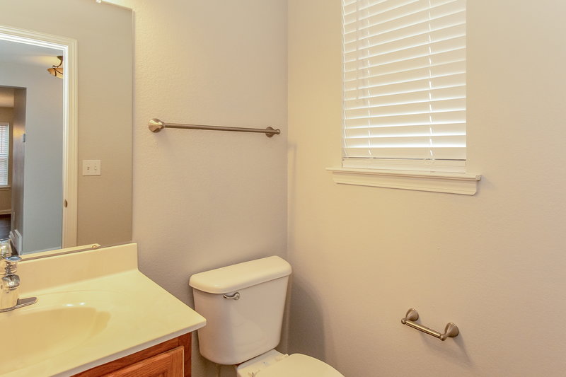 2,155/Mo, 7338 Green Ash Dr Olive Branch, MS 38654 Bathroom View 2