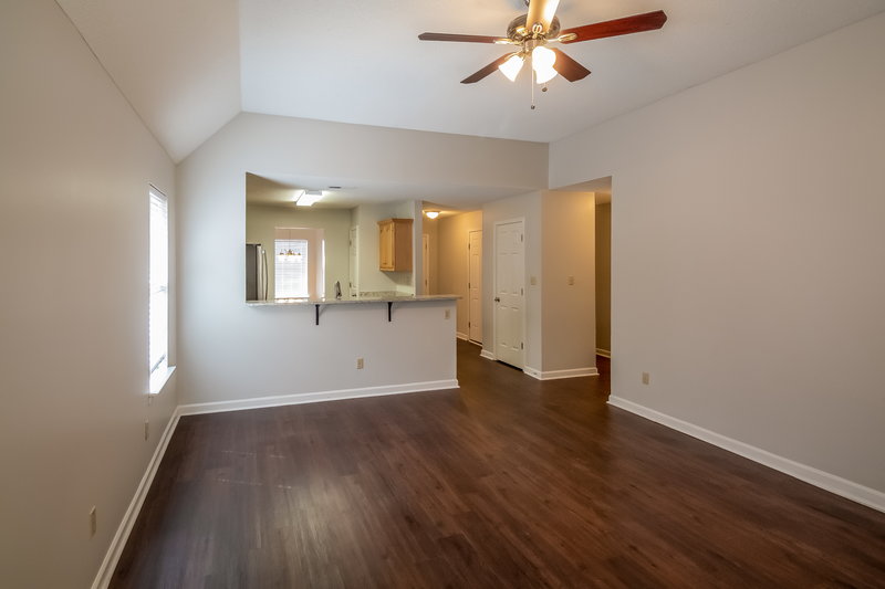 1,620/Mo, 8248 Clubview Dr Olive Branch, MS 38654 Living Room View 2