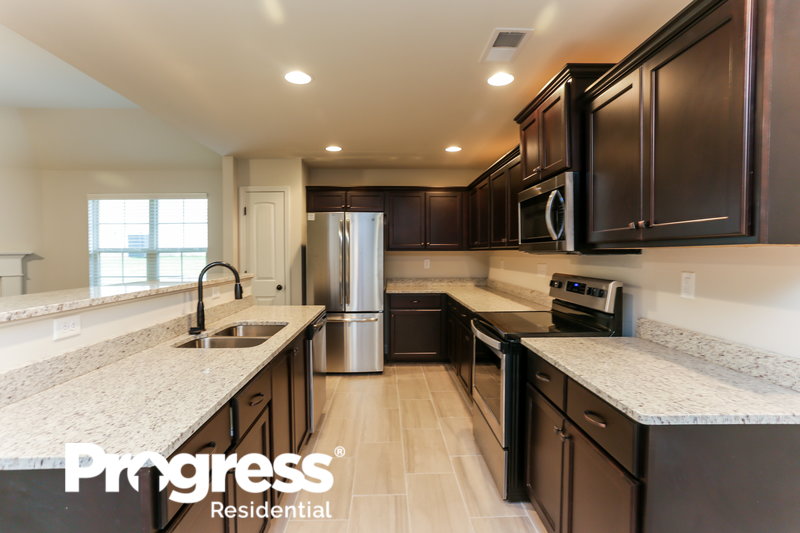 1,860/Mo, 8033 Symon Dr Southaven, MS 38671 Kitchen View 2