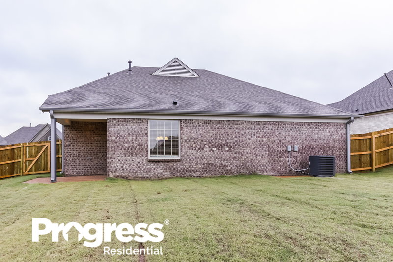 1,860/Mo, 8033 Symon Dr Southaven, MS 38671 Rear View