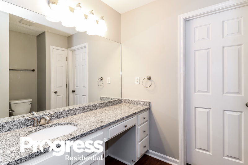 2,440/Mo, 6781 College Park Cv Olive Branch, MS 38654 Master Bathroom View