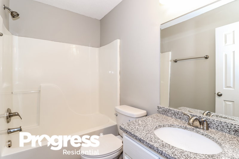 2,440/Mo, 6781 College Park Cv Olive Branch, MS 38654 Bathroom View