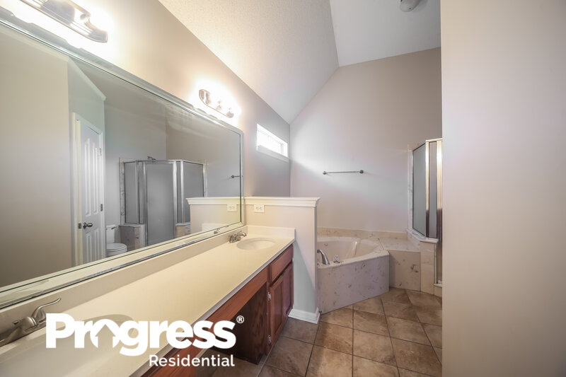 1,580/Mo, 3862 Conrail Cir Horn Lake, MS 38637 Main Bathroom View