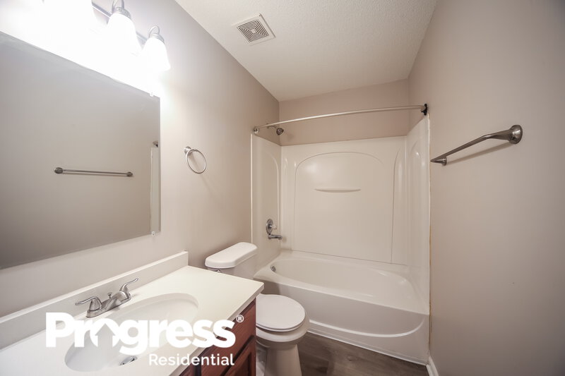 1,580/Mo, 3862 Conrail Cir Horn Lake, MS 38637 Bathroom View
