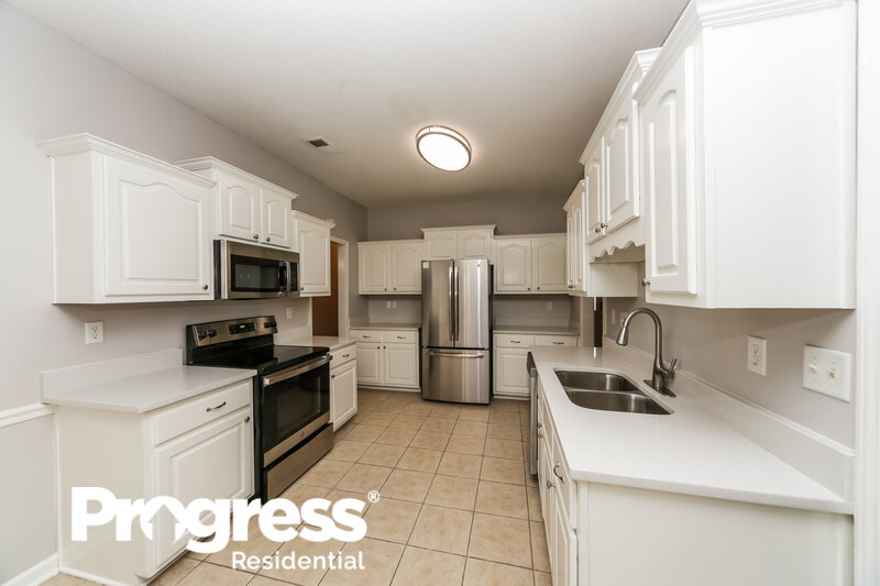 3,290/Mo, 295 Fairway Trace Dr Hernando, MS 38632 Kitchen View 2