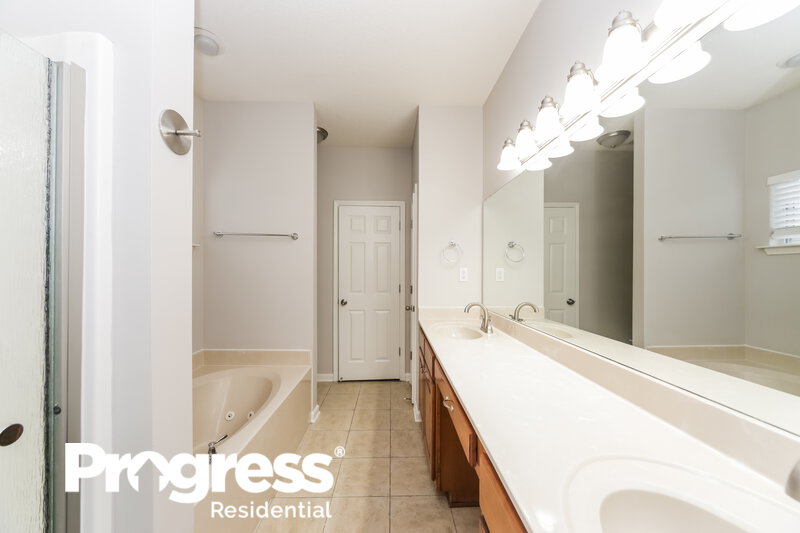 3,290/Mo, 295 Fairway Trace Dr Hernando, MS 38632 Main Bathroom View
