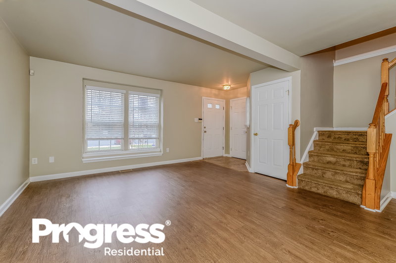 0/Mo, 167 Plymouth Dr Deptford, NJ 08096 livingroom View